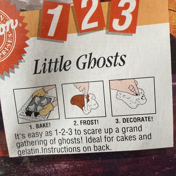 Wilton Little Ghosts mini cakes pan - Picture 5 of 7